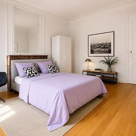 Avenue Des Champs-elysees, D'exception Apartment